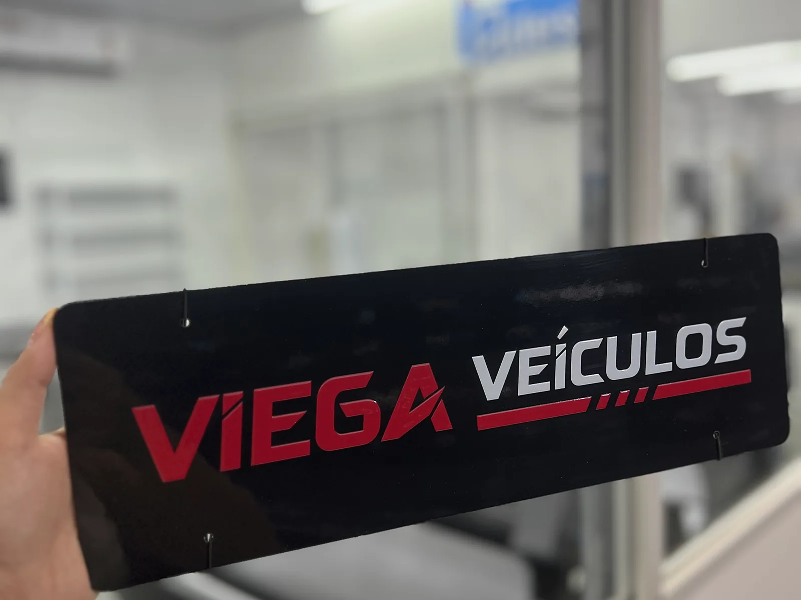 Tapa Placa para Concessionárias — produto Adesiva